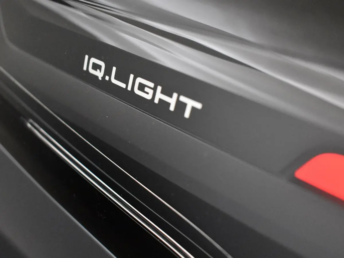 R-Line Edition - eHybrid | 'App-Connect' draadloze smartphone integratie | Automatische afstandsregeling (Adaptive Cruise Control) | Diefstalalarm
