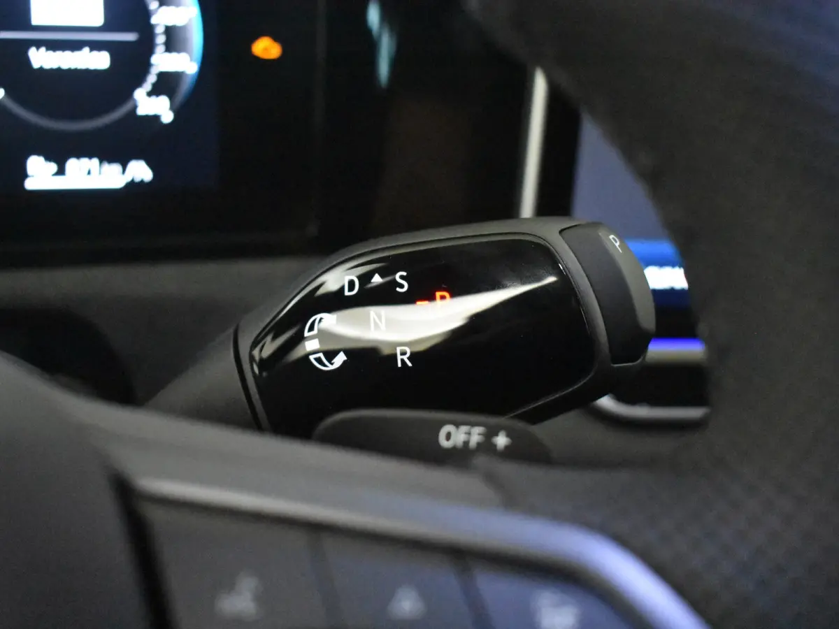 R-Line Edition - eHybrid | 'App-Connect' draadloze smartphone integratie | Automatische afstandsregeling (Adaptive Cruise Control) | Diefstalalarm