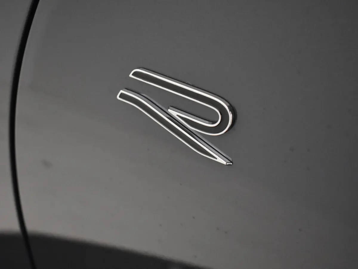 R-Line Edition - eHybrid | 'App-Connect' draadloze smartphone integratie | Automatische afstandsregeling (Adaptive Cruise Control) | Diefstalalarm
