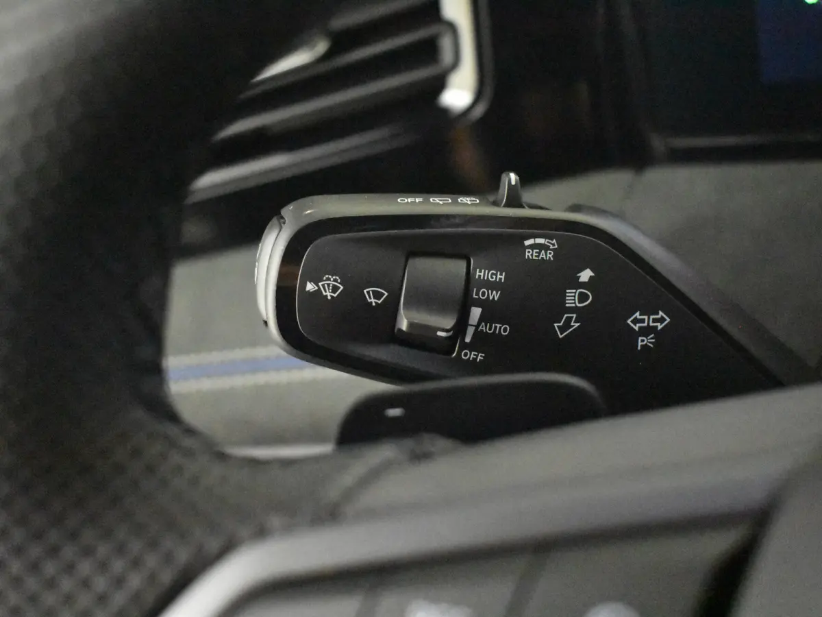 R-Line Edition - eHybrid | 'App-Connect' draadloze smartphone integratie | Automatische afstandsregeling (Adaptive Cruise Control) | Diefstalalarm