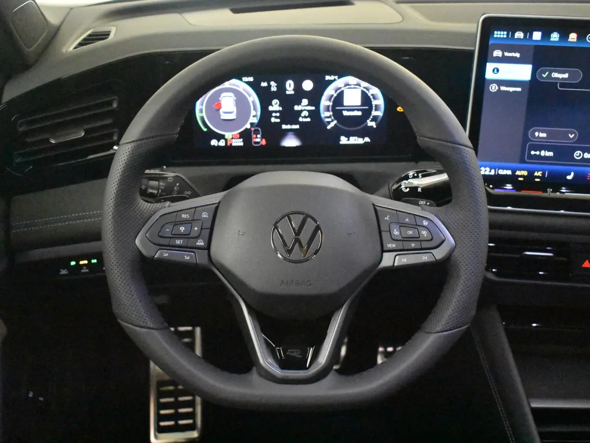 R-Line Edition - eHybrid | 'App-Connect' draadloze smartphone integratie | Automatische afstandsregeling (Adaptive Cruise Control) | Diefstalalarm