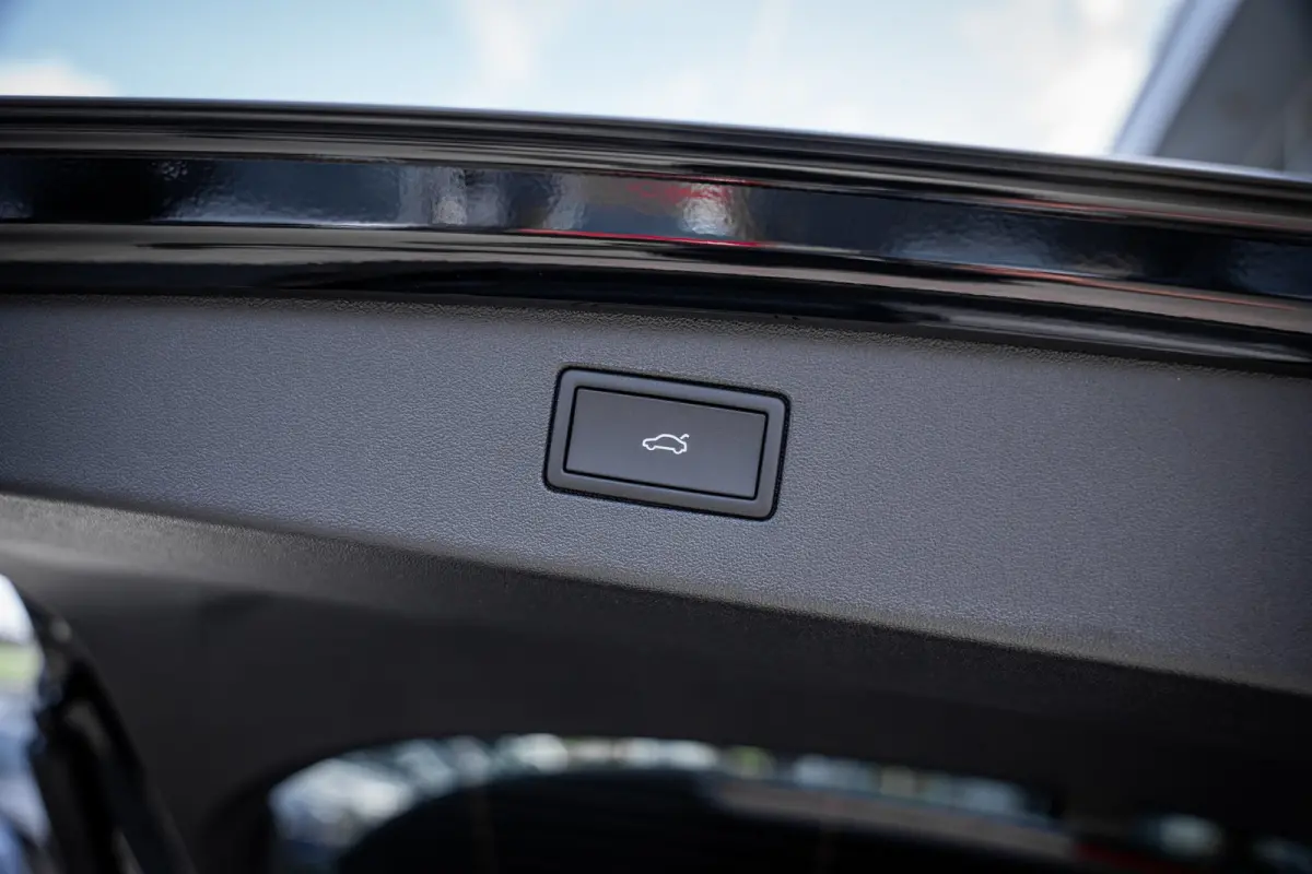 R-Line Edition - eHybrid | 'App-Connect' draadloze smartphone integratie | Automatische afstandsregeling (Adaptive Cruise Control) | Diefstalalarm