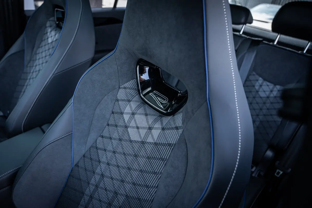 R-Line Edition - eHybrid | 'App-Connect' draadloze smartphone integratie | Automatische afstandsregeling (Adaptive Cruise Control) | Diefstalalarm