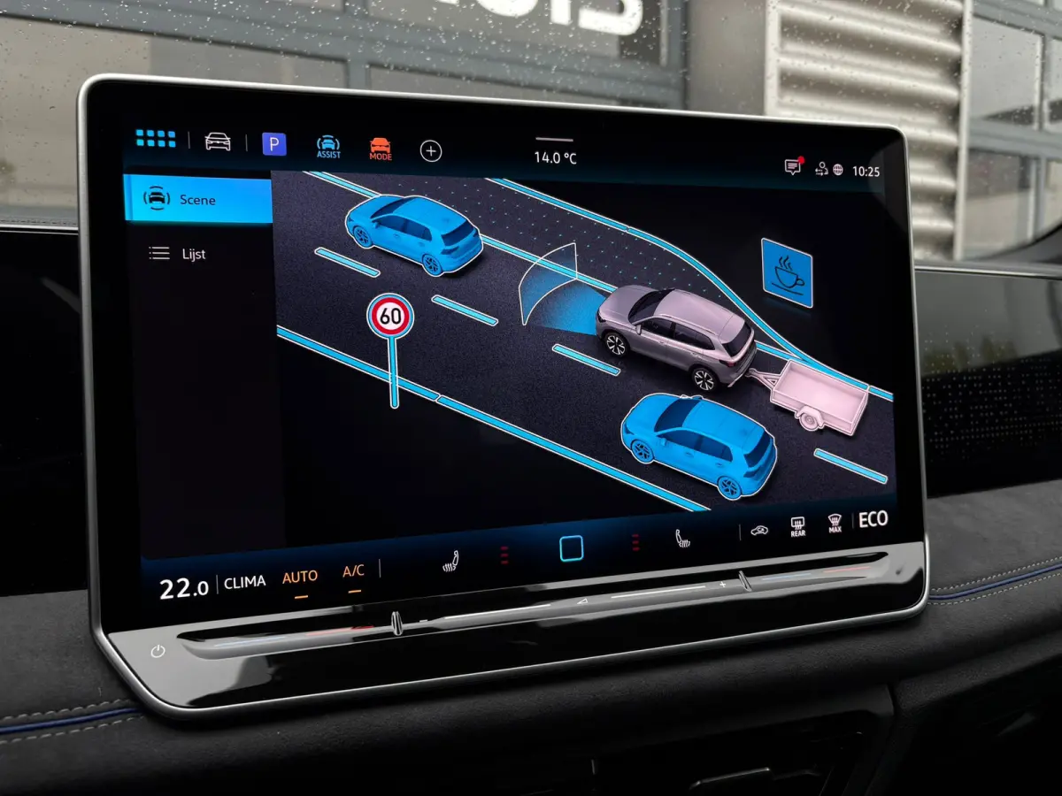 R-Line Edition - eHybrid | 'App-Connect' draadloze smartphone integratie | Automatische afstandsregeling (Adaptive Cruise Control) | Diefstalalarm