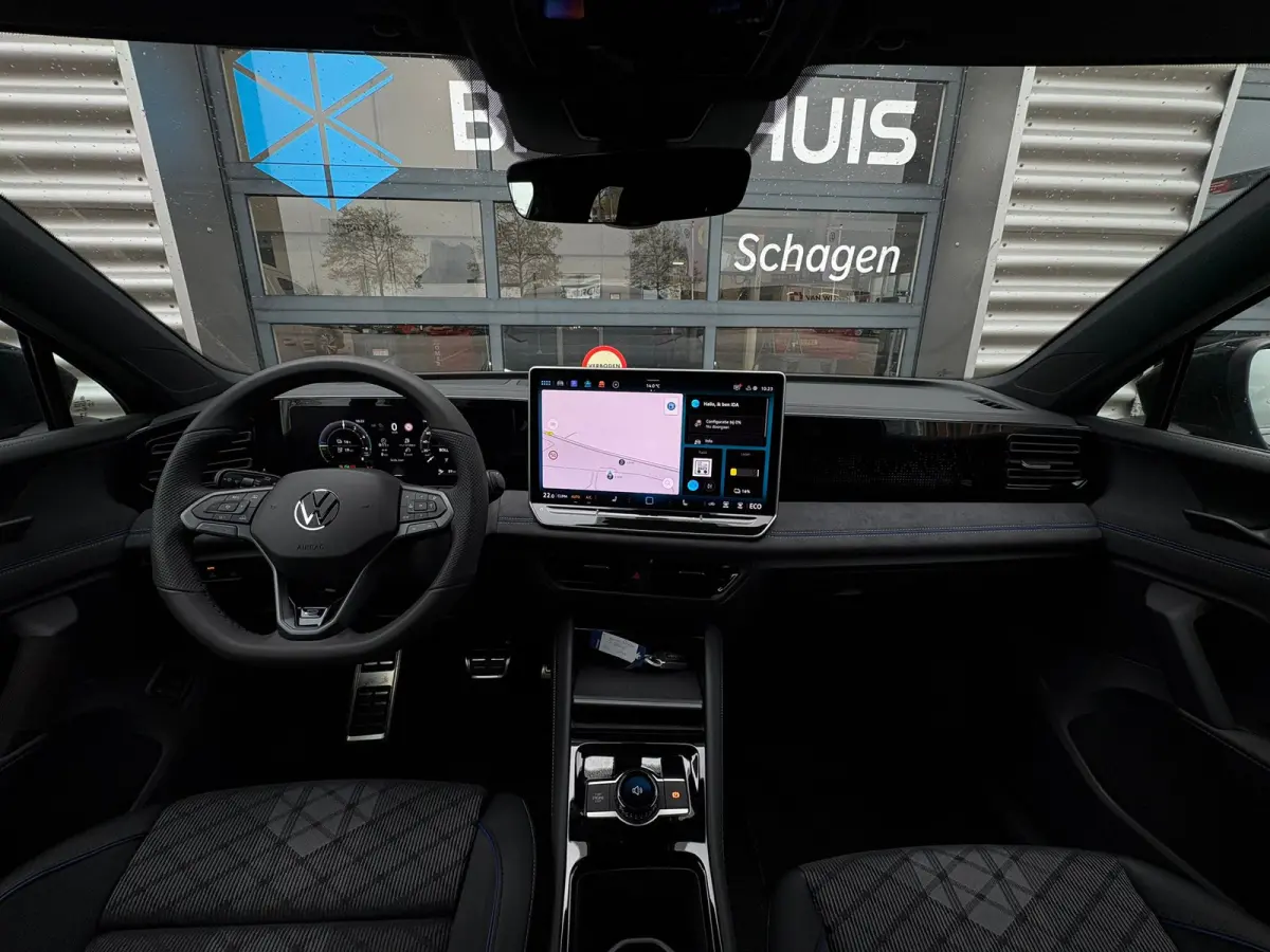 R-Line Edition - eHybrid | 'App-Connect' draadloze smartphone integratie | Automatische afstandsregeling (Adaptive Cruise Control) | Diefstalalarm