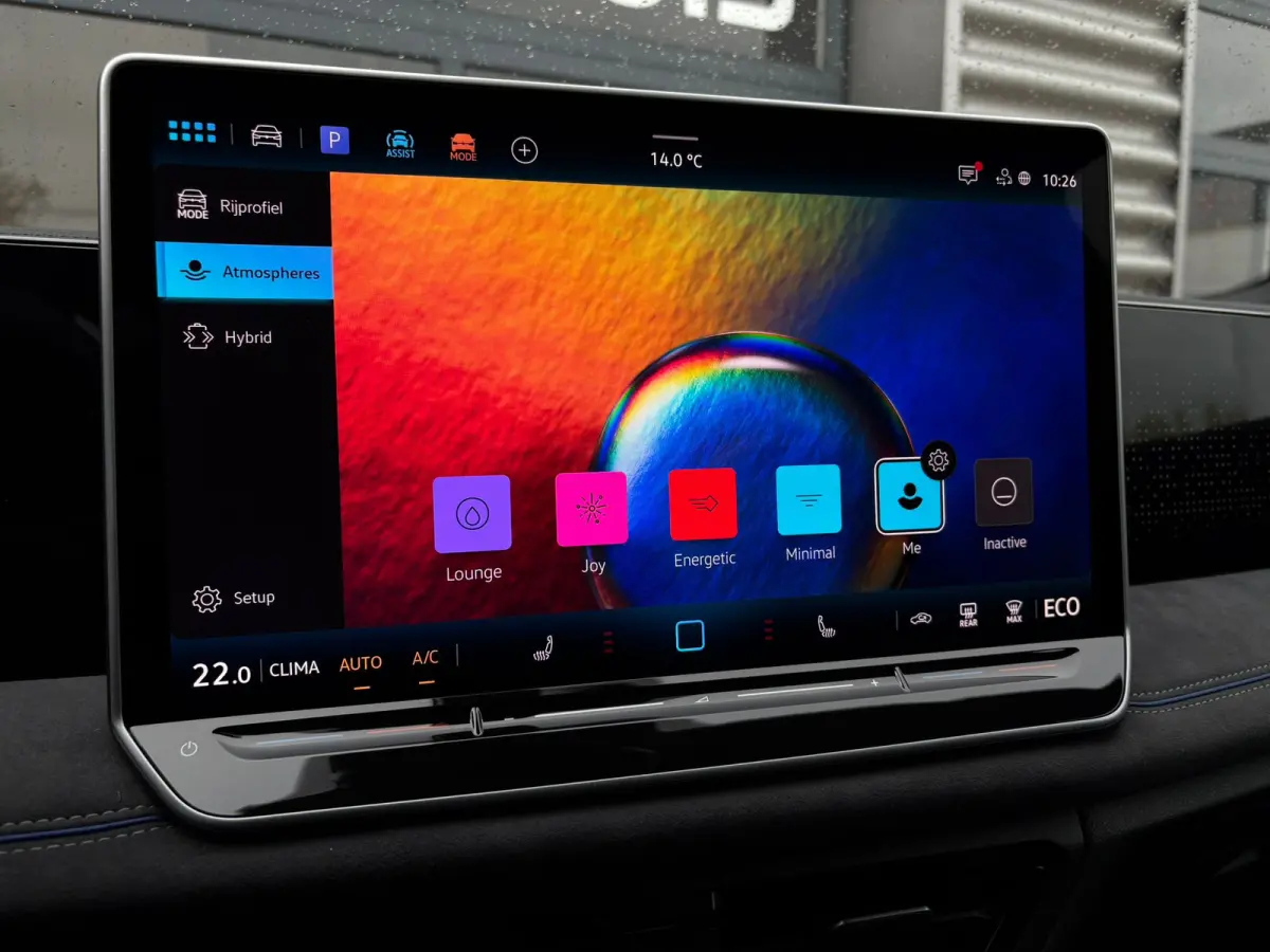 R-Line Edition - eHybrid | 'App-Connect' draadloze smartphone integratie | Automatische afstandsregeling (Adaptive Cruise Control) | Diefstalalarm
