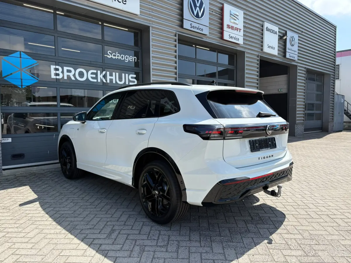 R-Line Edition - eHybrid | 'App-Connect' draadloze smartphone integratie | Automatische afstandsregeling (Adaptive Cruise Control) | Diefstalalarm