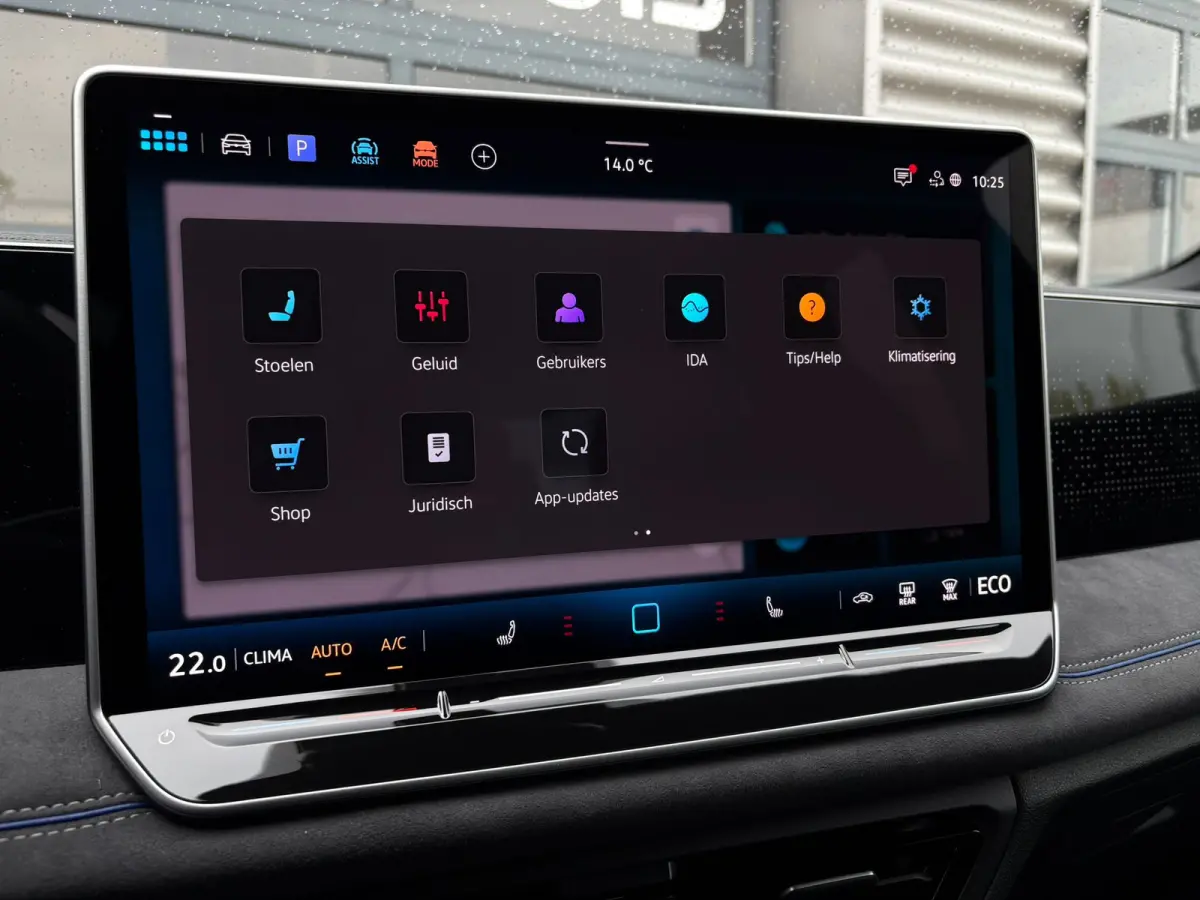 R-Line Edition - eHybrid | 'App-Connect' draadloze smartphone integratie | Automatische afstandsregeling (Adaptive Cruise Control) | Diefstalalarm