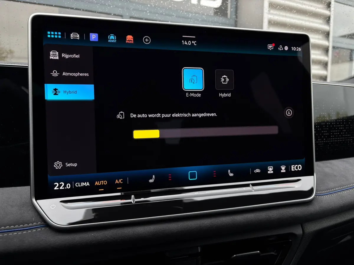 R-Line Edition - eHybrid | 'App-Connect' draadloze smartphone integratie | Automatische afstandsregeling (Adaptive Cruise Control) | Diefstalalarm