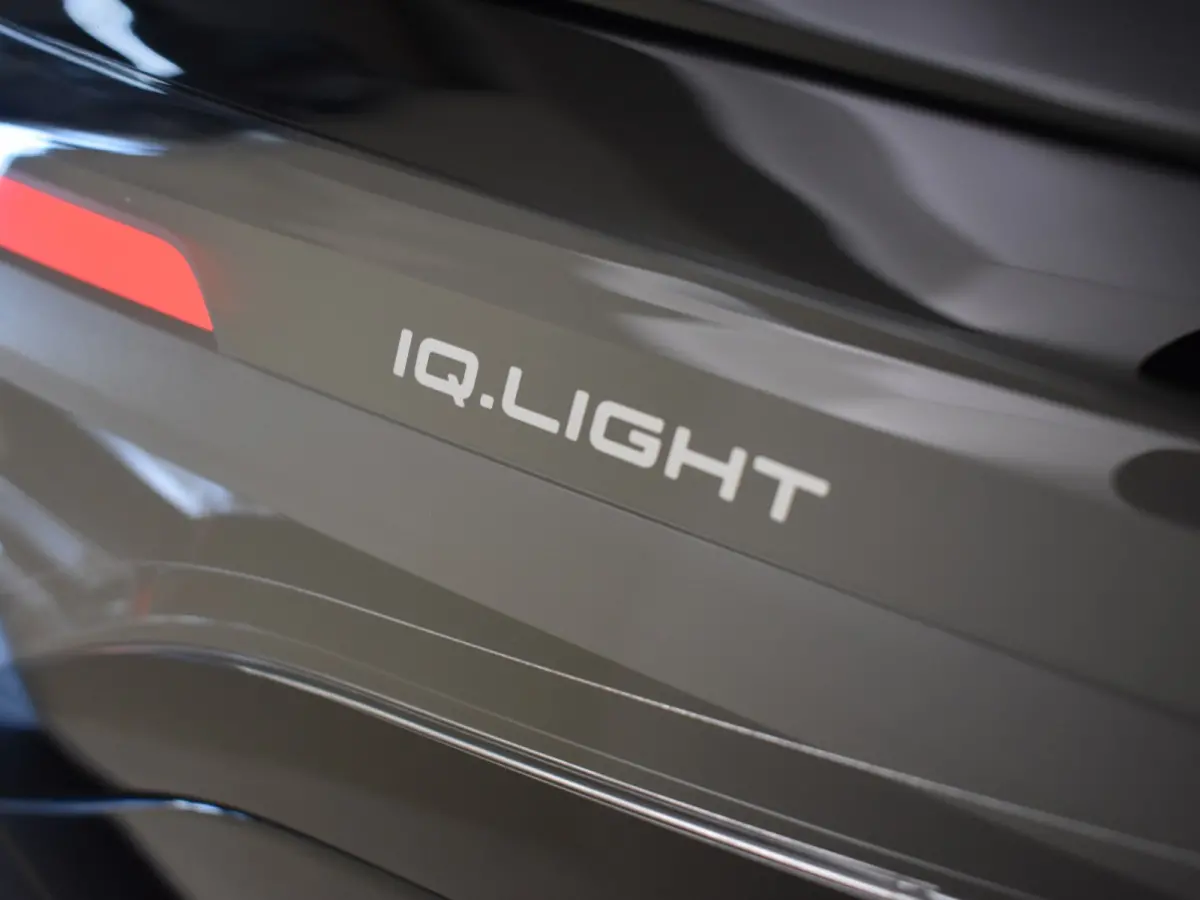 R-Line Edition - eHybrid | 'App-Connect' draadloze smartphone integratie | Automatische afstandsregeling (Adaptive Cruise Control) | Diefstalalarm