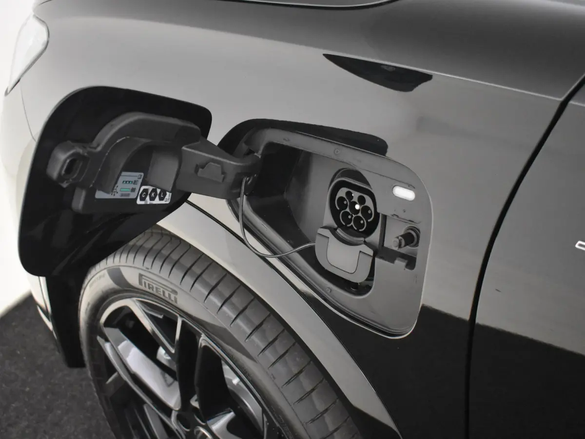 R-Line Edition - eHybrid | 'App-Connect' draadloze smartphone integratie | Automatische afstandsregeling (Adaptive Cruise Control) | Diefstalalarm