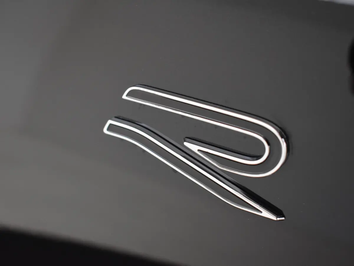 R-Line Edition - eHybrid | 'App-Connect' draadloze smartphone integratie | Automatische afstandsregeling (Adaptive Cruise Control) | Diefstalalarm