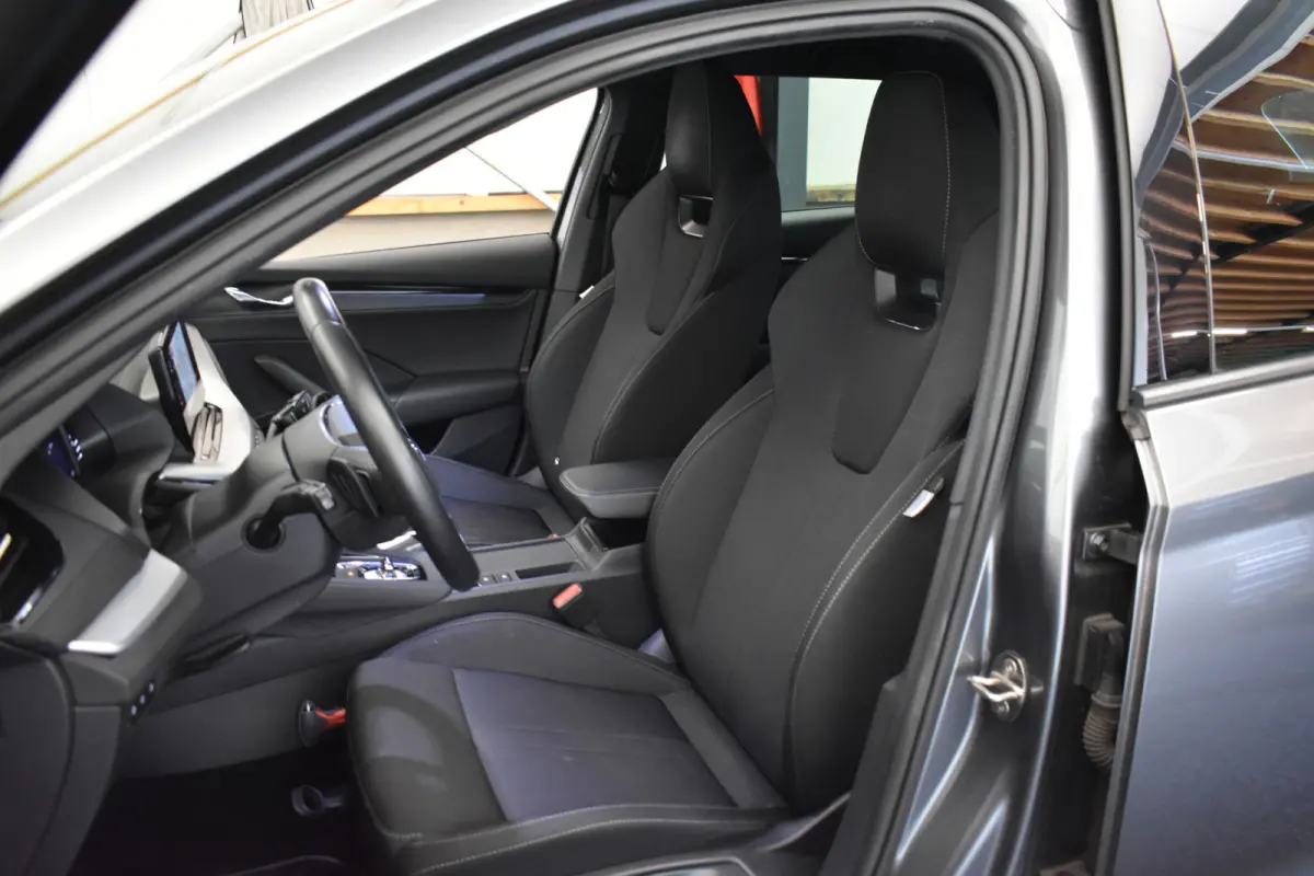 1.0 e-TSI Sportline Trekhaak Virtual schaalstoelen Stoelverwarming