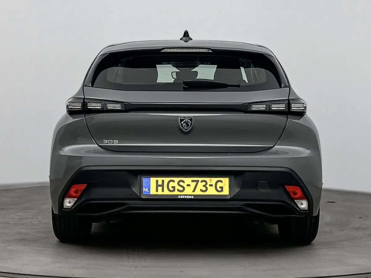 1.2 130pk Active Pack Business | Stoelverwarming | Navigatie | Lichtmetalen velgen | LED verlichting | Parkeersensoren |
