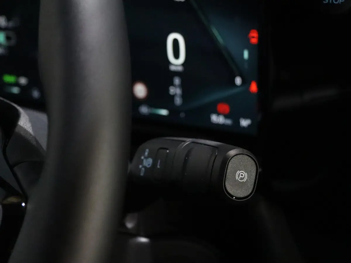 Trend 46 kWh PARKEERSENSOREN V+A, CARPLAY, CRUISE CONTROL, ACHTERUITRIJ CAMERA, 16'' RESERVEWIEL, LED LAADRUIMTEVERLICHTING , LAADVLOERBESCHERMING, RUBBER , TREKHAAK