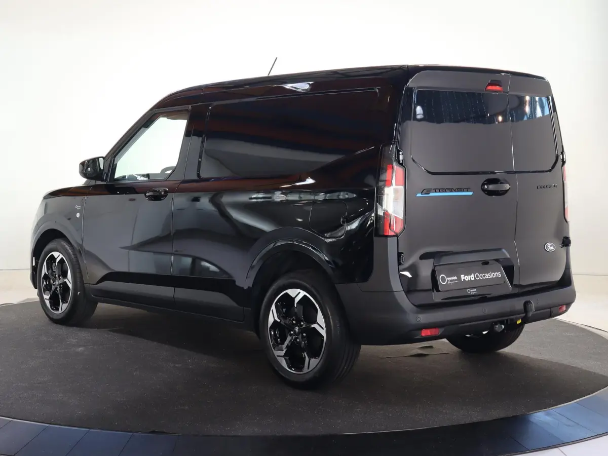 Trend 46 kWh PARKEERSENSOREN V+A, CARPLAY, CRUISE CONTROL, ACHTERUITRIJ CAMERA, 16'' RESERVEWIEL, LED LAADRUIMTEVERLICHTING , LAADVLOERBESCHERMING, RUBBER , TREKHAAK