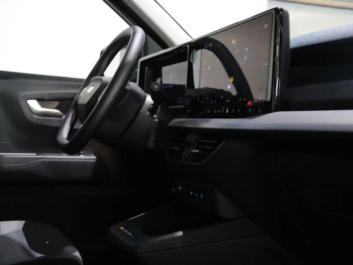 Trend 46 kWh PARKEERSENSOREN V+A, CARPLAY, CRUISE CONTROL, ACHTERUITRIJ CAMERA, 16'' RESERVEWIEL, LED LAADRUIMTEVERLICHTING , LAADVLOERBESCHERMING, RUBBER , TREKHAAK