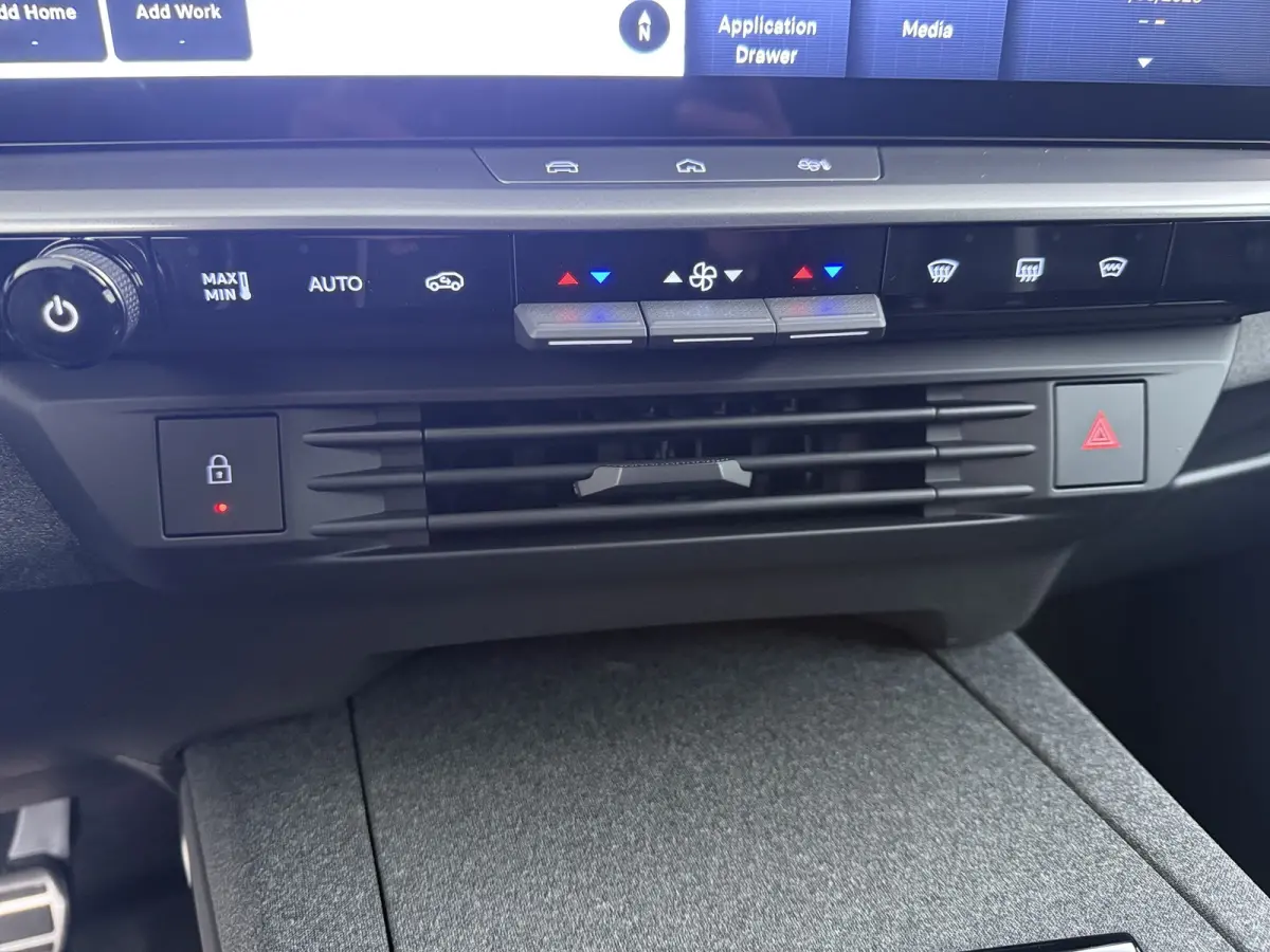 Business Edition 73 kWh | VOL OPTIES! | 20" Lichtmetalen velgen, Diamond Cut | Achteruitrijcamera | Draadloze telefoonlader (Inductie) VOL OPTIES!