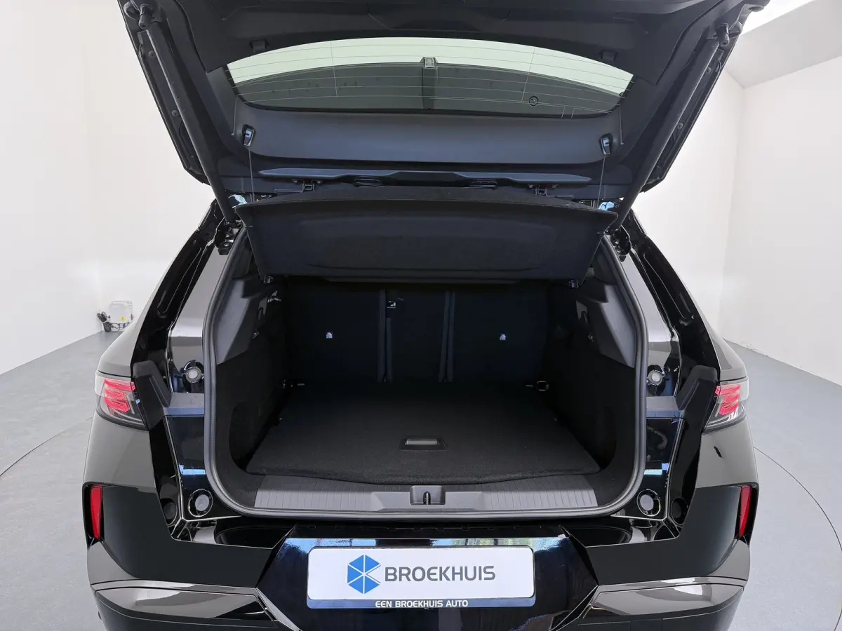 Business Edition 73 kWh | VOL OPTIES! | 20" Lichtmetalen velgen, Diamond Cut | Achteruitrijcamera | Draadloze telefoonlader (Inductie) VOL OPTIES!