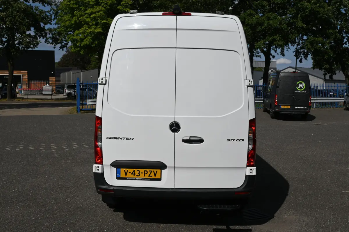 317 CDI L2H2 RWD MBUX met navigatie en camera, Geveerde stoel, Etc.