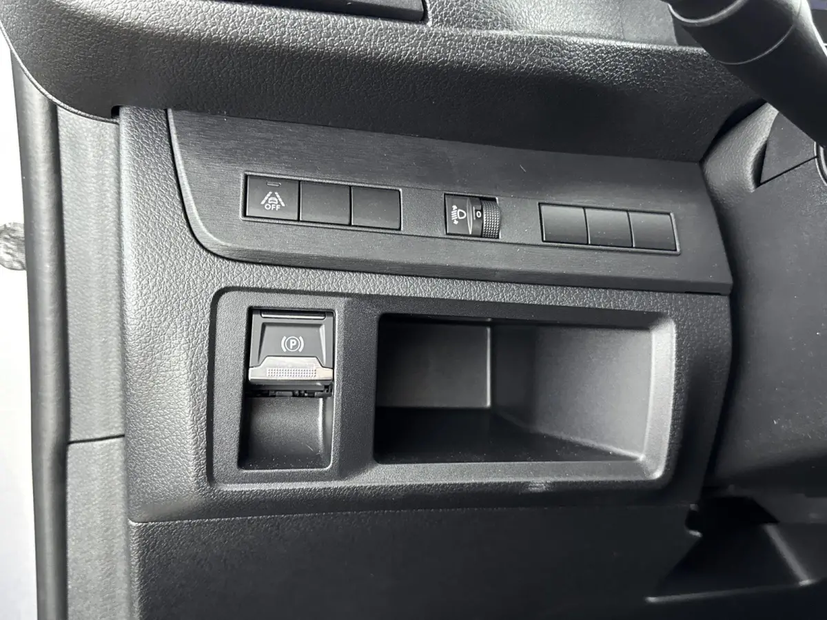 Electric L3 136pk 75 kWh | NIEUW | USB | Volledig Afwerking Laadruimte | 3 Zits | Airco