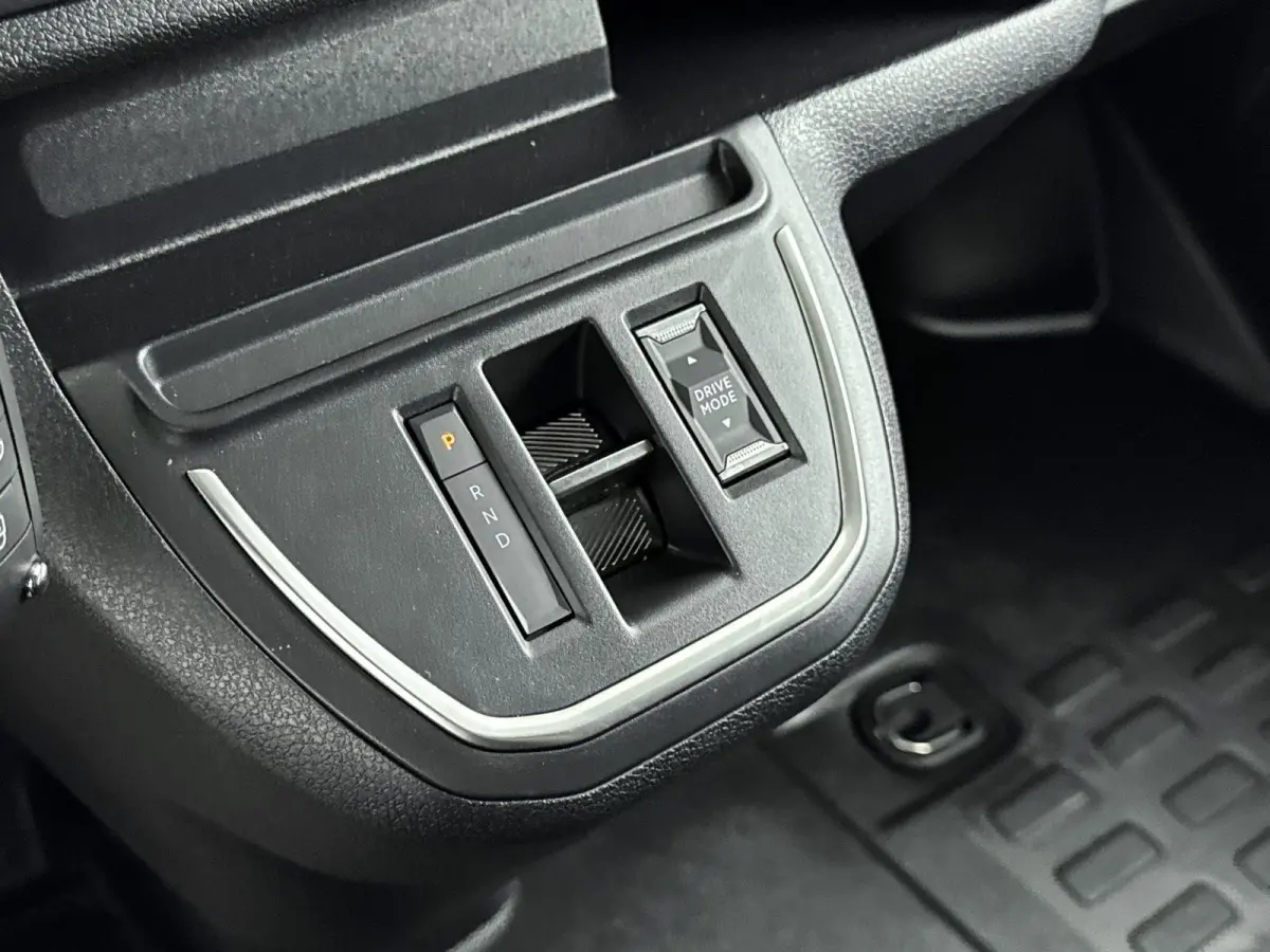 Electric L3 136pk 75 kWh | NIEUW | USB | Volledig Afwerking Laadruimte | 3 Zits | Airco