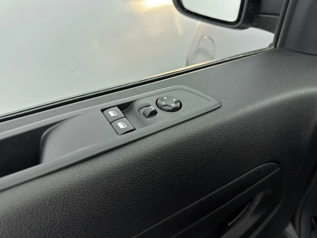 Electric L3 136pk 75 kWh | NIEUW | USB | Volledig Afwerking Laadruimte | 3 Zits | Airco