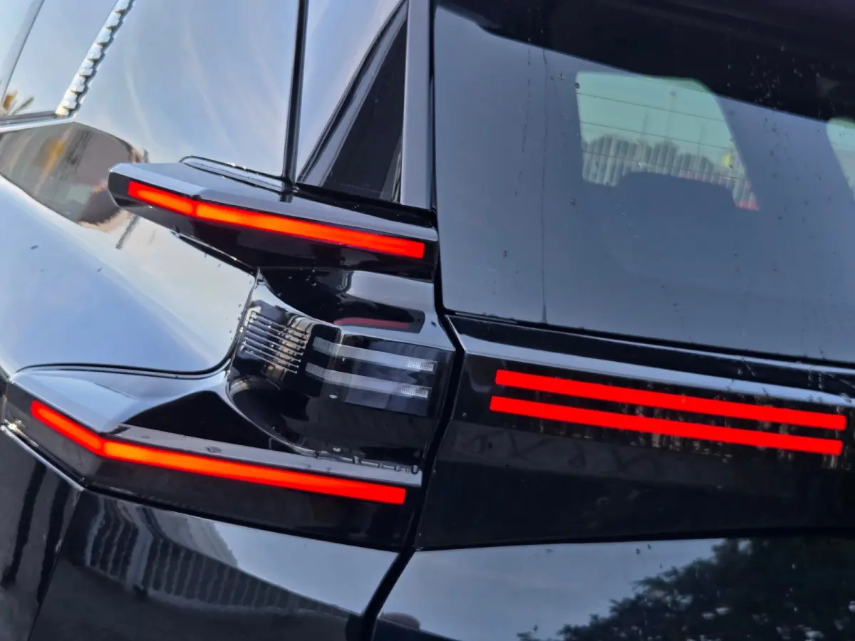 Max 1.2 Hybrid VOORRAADACTIE | 8 JAAR GARANTIE | HUD | Stoel Ventilatie + Verwarming | Keyless | 360° Camera | Carplay |