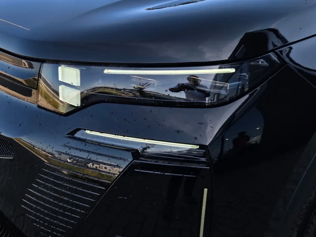 Max 1.2 Hybrid VOORRAADACTIE | 8 JAAR GARANTIE | HUD | Stoel Ventilatie + Verwarming | Keyless | 360° Camera | Carplay |