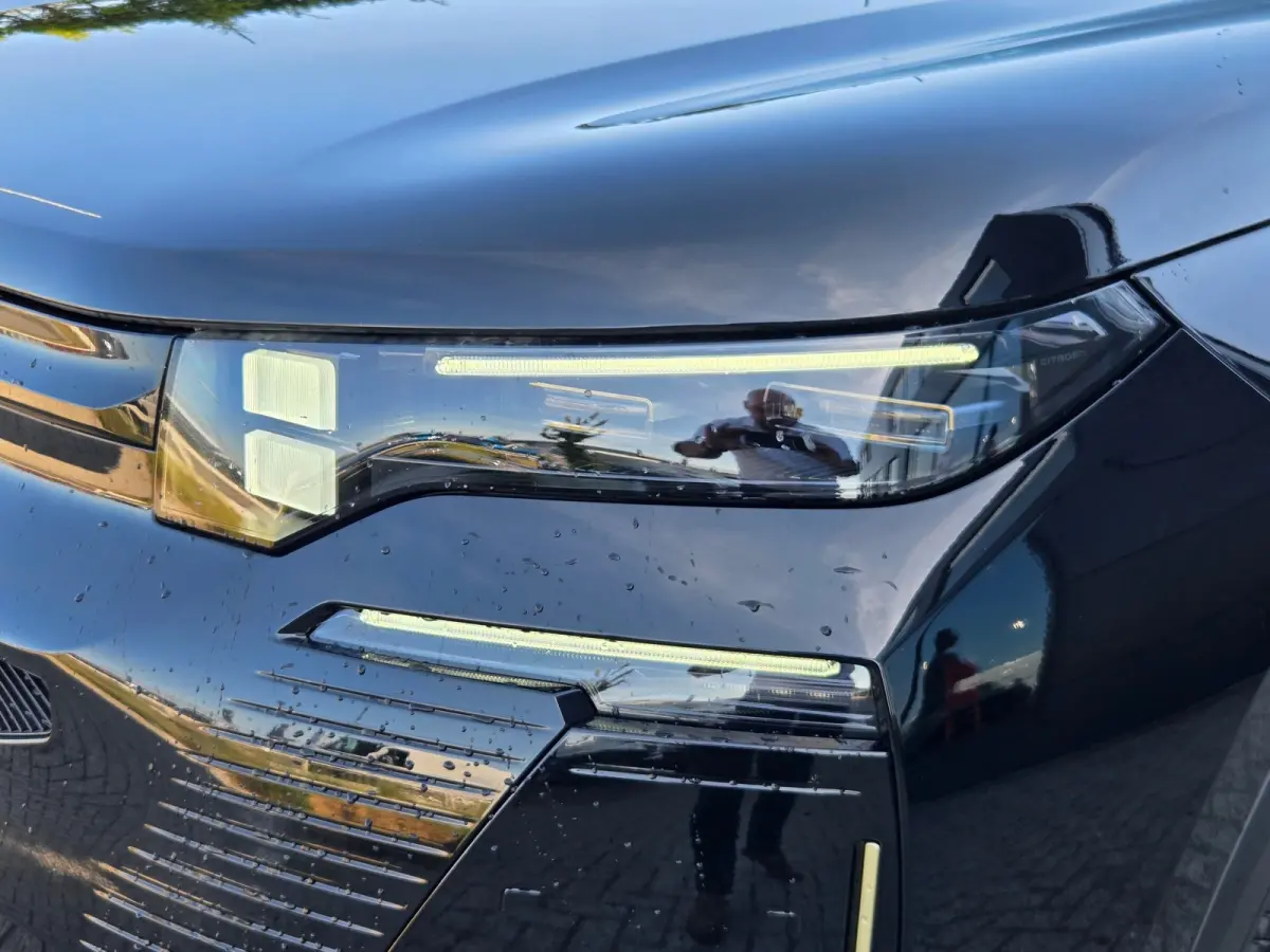 Max 1.2 Hybrid VOORRAADACTIE | 8 JAAR GARANTIE | HUD | Stoel Ventilatie + Verwarming | Keyless | 360° Camera | Carplay |