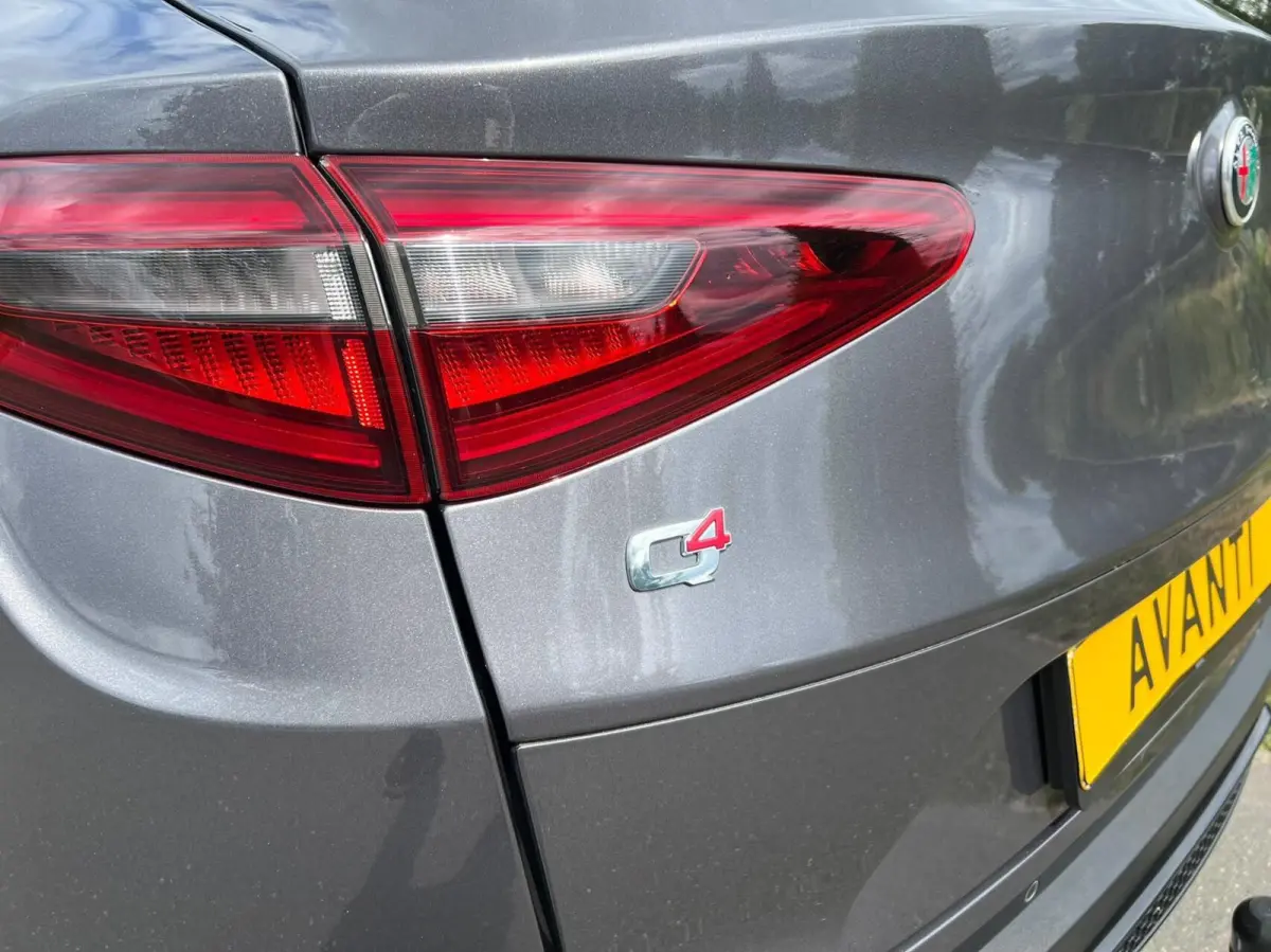 2.0t Q4 Veloce, 310pk, panodak, 1ste eig.