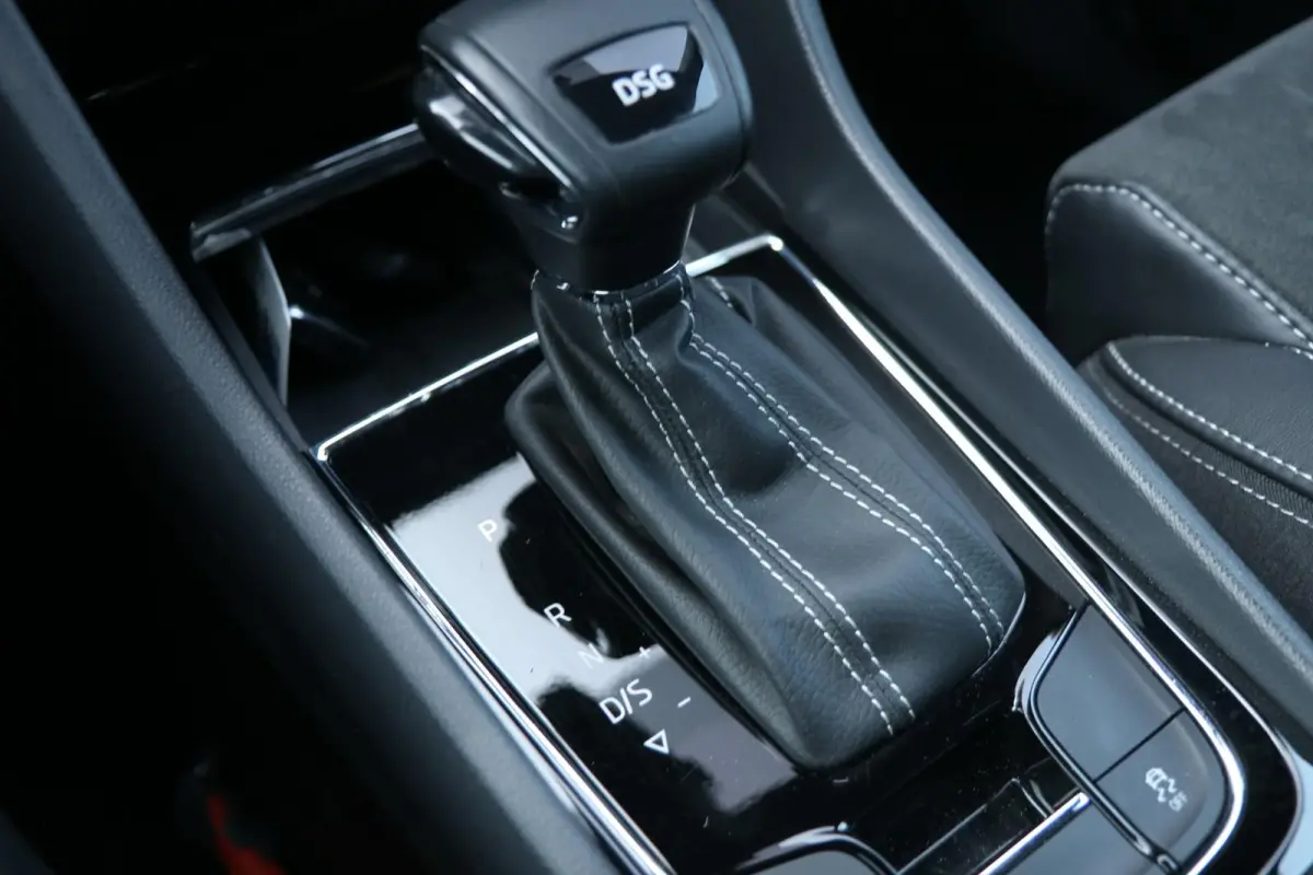 1.5 TSI 150pk DSG Sportline Business | Achteruitrijcamera | Stoelverwarming | Navigatie