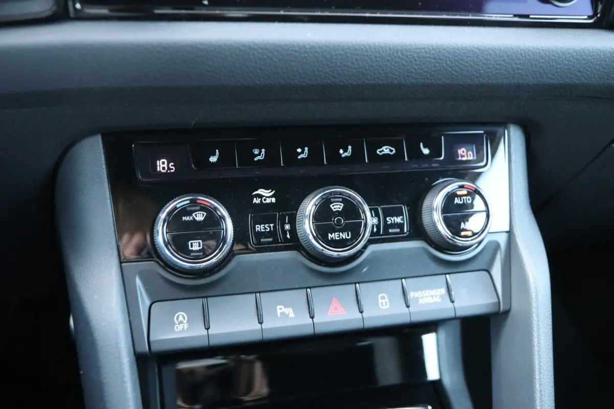 1.5 TSI 150pk DSG Sportline Business | Achteruitrijcamera | Stoelverwarming | Navigatie