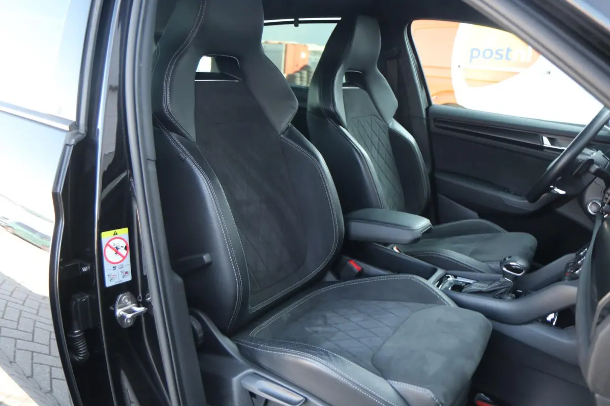 1.5 TSI 150pk DSG Sportline Business | Achteruitrijcamera | Stoelverwarming | Navigatie
