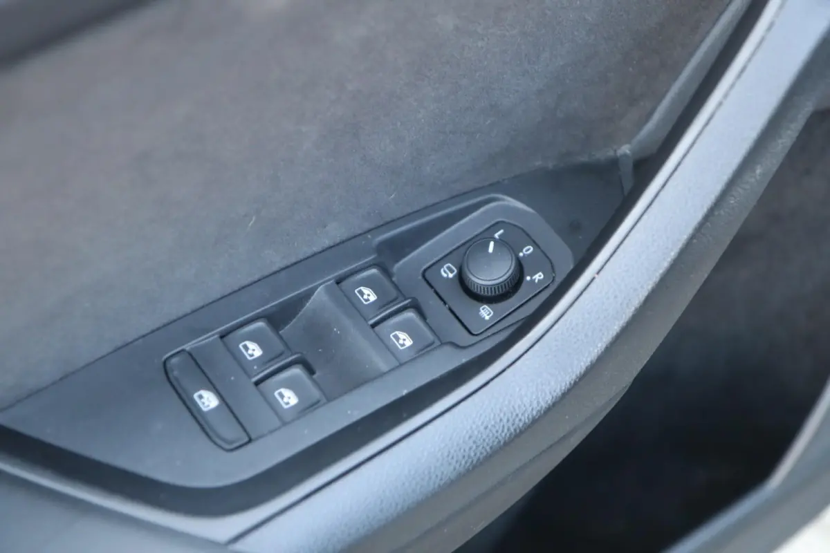 1.5 TSI 150pk DSG Sportline Business | Achteruitrijcamera | Stoelverwarming | Navigatie