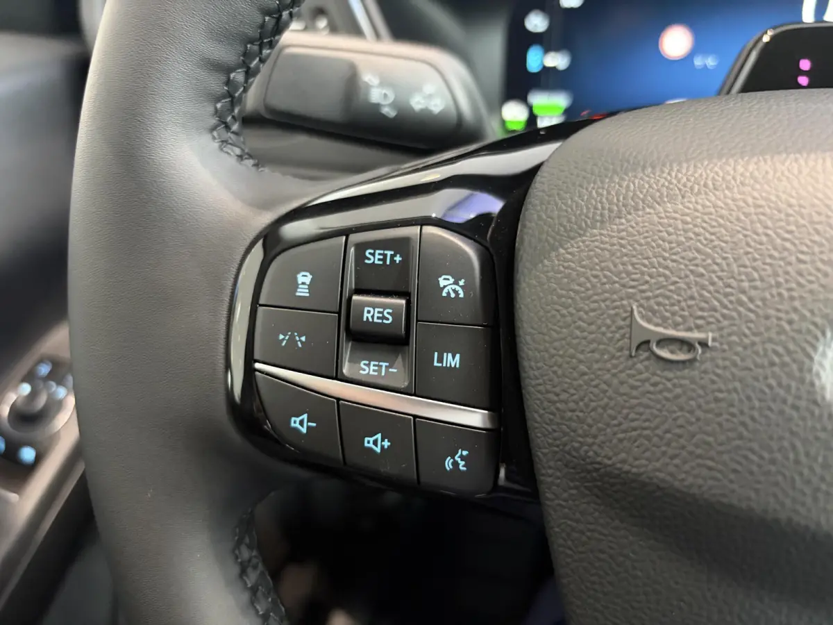 2.5 PHEV Titanium | WEGKLAPBARE TREKHAAK | VERWARMBARE VOORSTOELEN | VERWARMBAAR STUURWIEL | VERWARMBARE VOORRUIT | KEYLESS ENTRY | APPLE CAR PLAY | PARKEERSENSOREN | ACHTERUITRIJCAMERA | NA