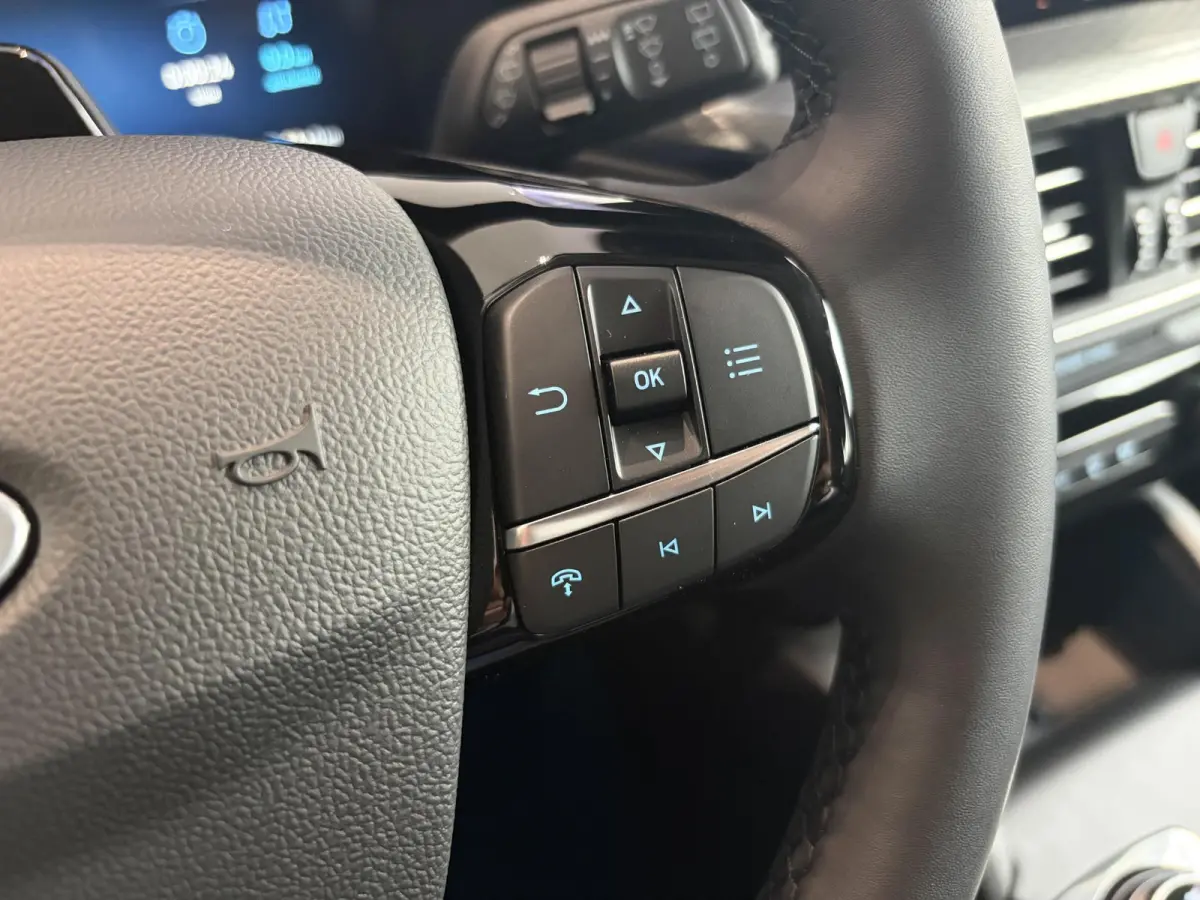 2.5 PHEV Titanium | WEGKLAPBARE TREKHAAK | VERWARMBARE VOORSTOELEN | VERWARMBAAR STUURWIEL | VERWARMBARE VOORRUIT | KEYLESS ENTRY | APPLE CAR PLAY | PARKEERSENSOREN | ACHTERUITRIJCAMERA | NA