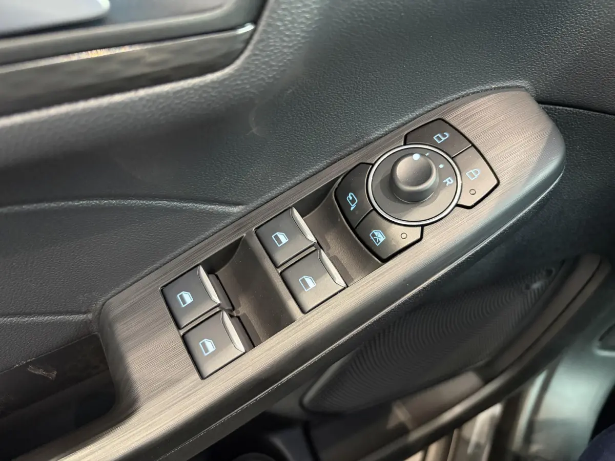 2.5 PHEV Titanium | WEGKLAPBARE TREKHAAK | VERWARMBARE VOORSTOELEN | VERWARMBAAR STUURWIEL | VERWARMBARE VOORRUIT | KEYLESS ENTRY | APPLE CAR PLAY | PARKEERSENSOREN | ACHTERUITRIJCAMERA | NA