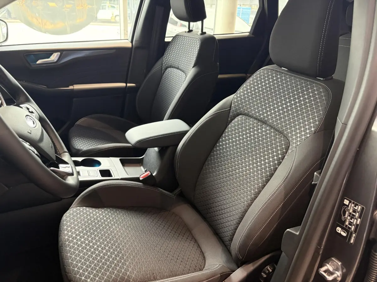2.5 PHEV Titanium | WEGKLAPBARE TREKHAAK | VERWARMBARE VOORSTOELEN | VERWARMBAAR STUURWIEL | VERWARMBARE VOORRUIT | KEYLESS ENTRY | APPLE CAR PLAY | PARKEERSENSOREN | ACHTERUITRIJCAMERA | NA