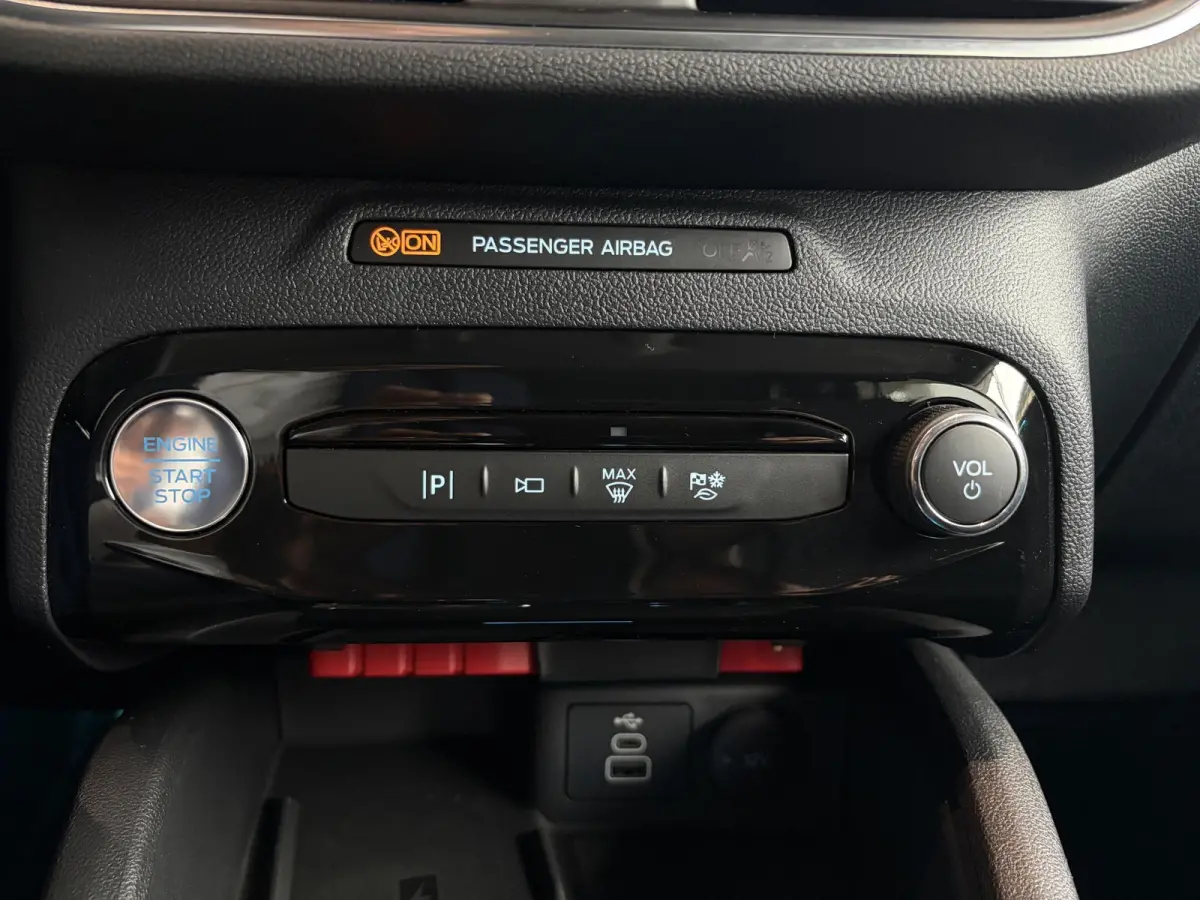2.5 PHEV Titanium | WEGKLAPBARE TREKHAAK | VERWARMBARE VOORSTOELEN | VERWARMBAAR STUURWIEL | VERWARMBARE VOORRUIT | KEYLESS ENTRY | APPLE CAR PLAY | PARKEERSENSOREN | ACHTERUITRIJCAMERA | NA