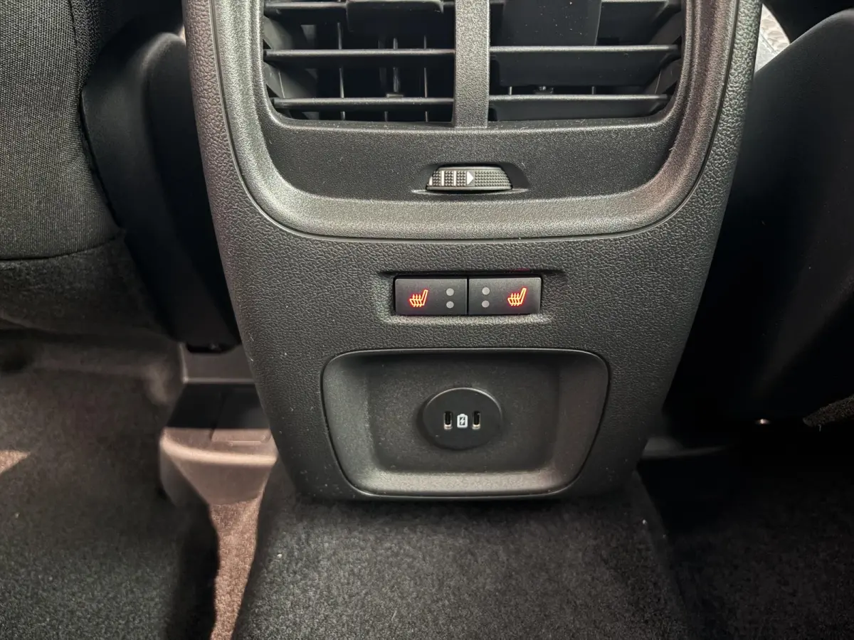 2.5 PHEV Titanium | WEGKLAPBARE TREKHAAK | VERWARMBARE VOORSTOELEN | VERWARMBAAR STUURWIEL | VERWARMBARE VOORRUIT | KEYLESS ENTRY | APPLE CAR PLAY | PARKEERSENSOREN | ACHTERUITRIJCAMERA | NA