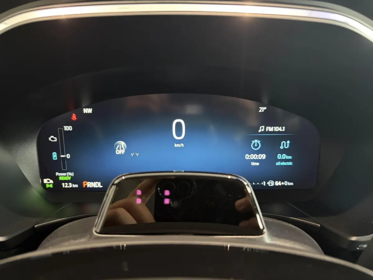 2.5 PHEV Titanium | WEGKLAPBARE TREKHAAK | VERWARMBARE VOORSTOELEN | VERWARMBAAR STUURWIEL | VERWARMBARE VOORRUIT | KEYLESS ENTRY | APPLE CAR PLAY | PARKEERSENSOREN | ACHTERUITRIJCAMERA | NA