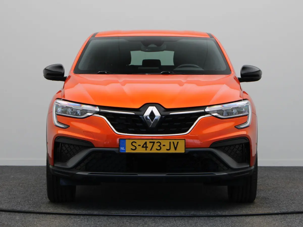 1.6 E-Tech Hybrid 145 R.S. Line | Stoel en stuur verwarming | Climate Control | Navigatie | Lederen bekleding | Elektrisch verstelbare stoel | Apple carplay/Andoid auto |