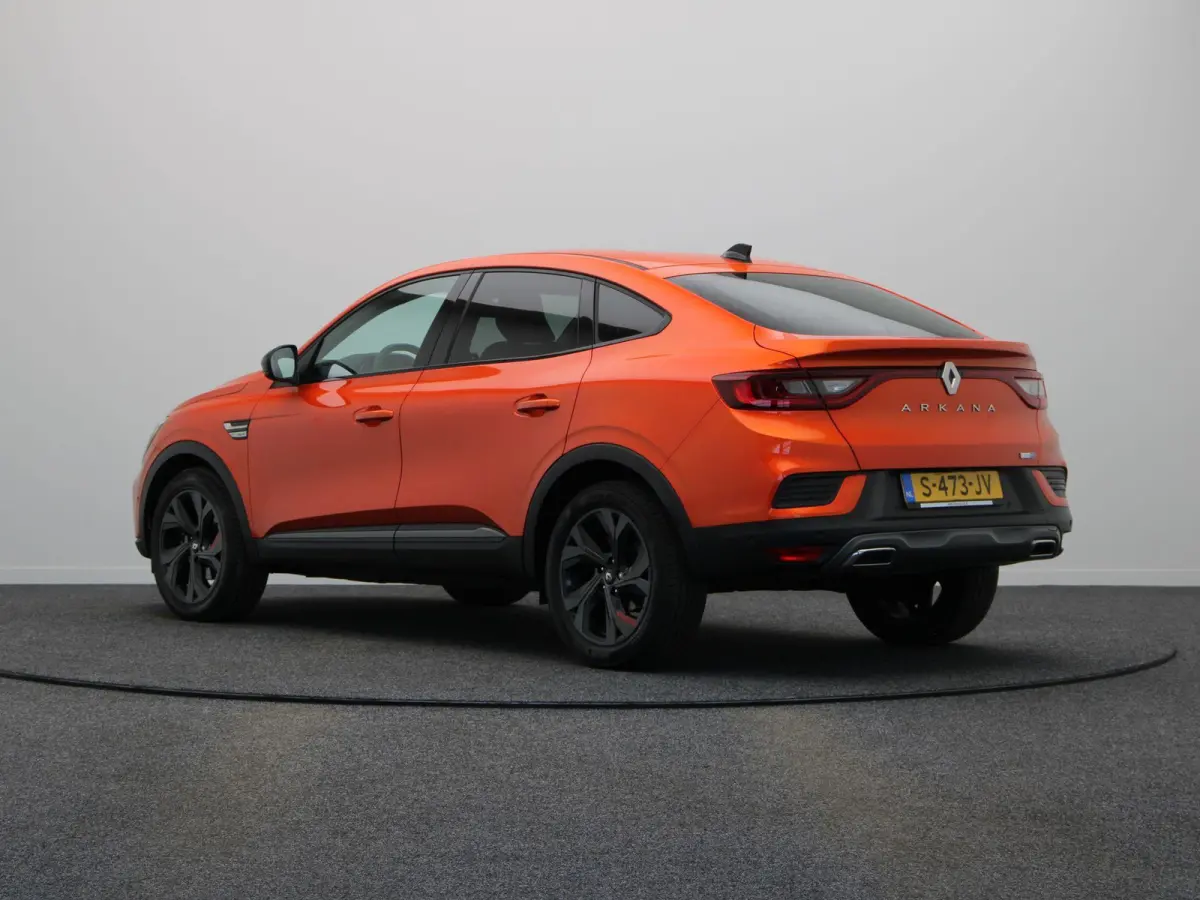 1.6 E-Tech Hybrid 145 R.S. Line | Stoel en stuur verwarming | Climate Control | Navigatie | Lederen bekleding | Elektrisch verstelbare stoel | Apple carplay/Andoid auto |