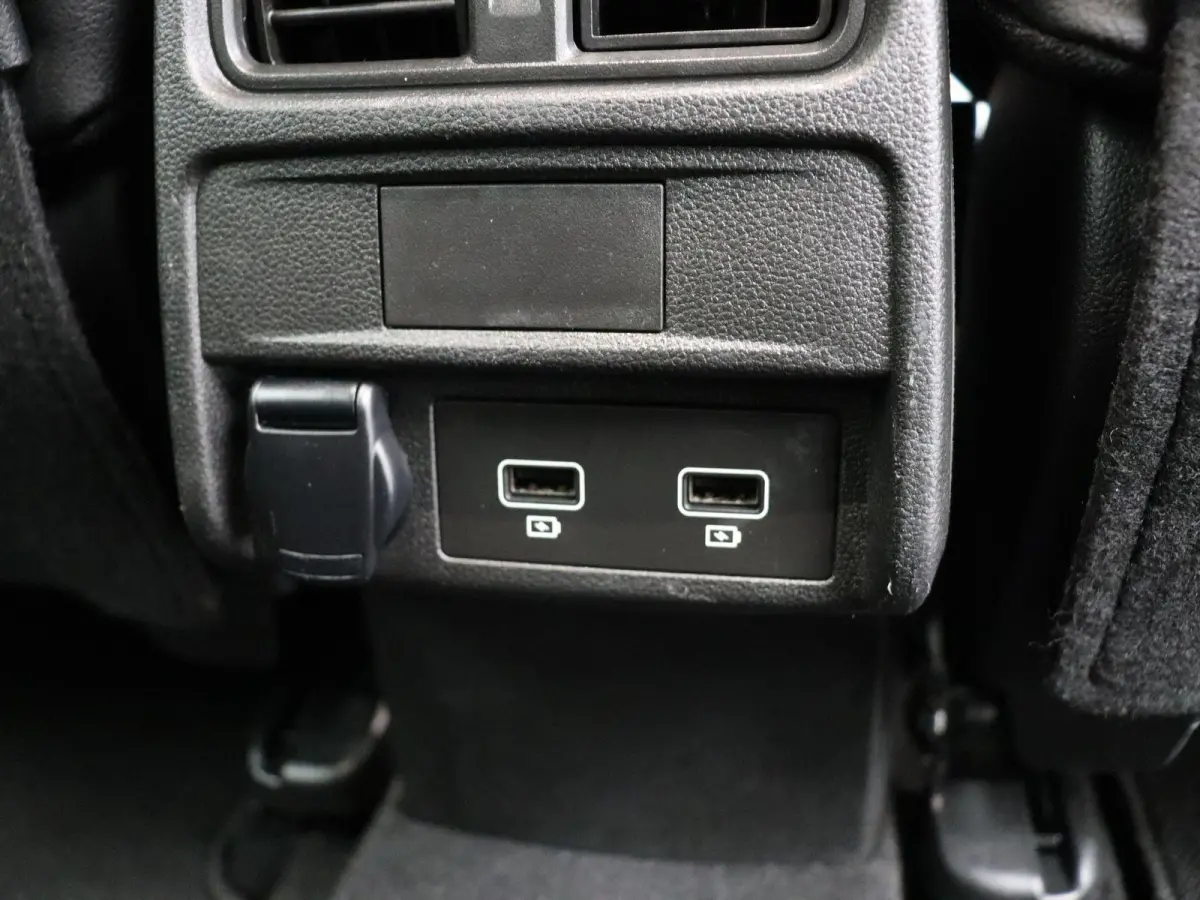 1.6 E-Tech Hybrid 145 R.S. Line | Stoel en stuur verwarming | Climate Control | Navigatie | Lederen bekleding | Elektrisch verstelbare stoel | Apple carplay/Andoid auto |