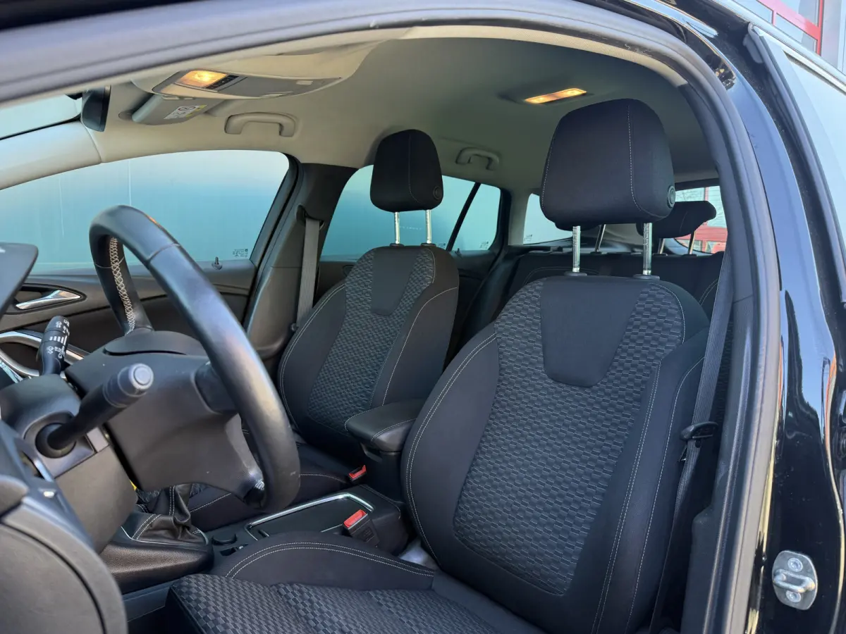 BWJ 2018 1.6 CDTI 111 PK Business+ STOELVERW. | STUURVERW. | CAMERA | NAVI | CLIMA | CRUISE | CARPLAY + ANDROID | LMV | PDC