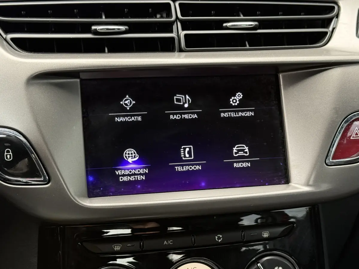 BWJ 2017 1.2 82PK So Chic AUTOMAAT | FULL LED | CARPLAY + ANDROID | NAVI | CLIMA | CRUISE | LMV | PDC