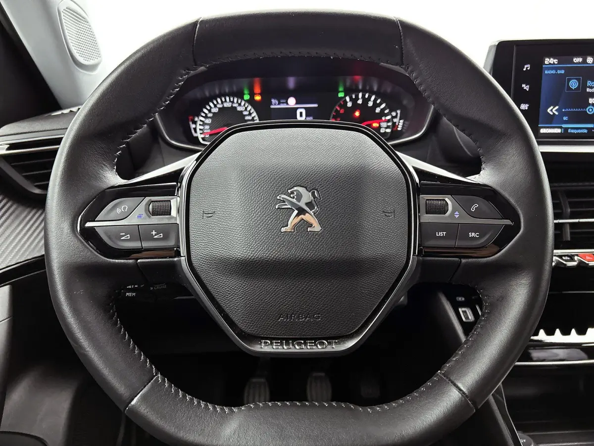 1.2 100pk Allure | Trekhaak | Apple Carplay/Android Auto | LMV 17" | Cruise Control | Climate Conrol | Parkeersensoren achter