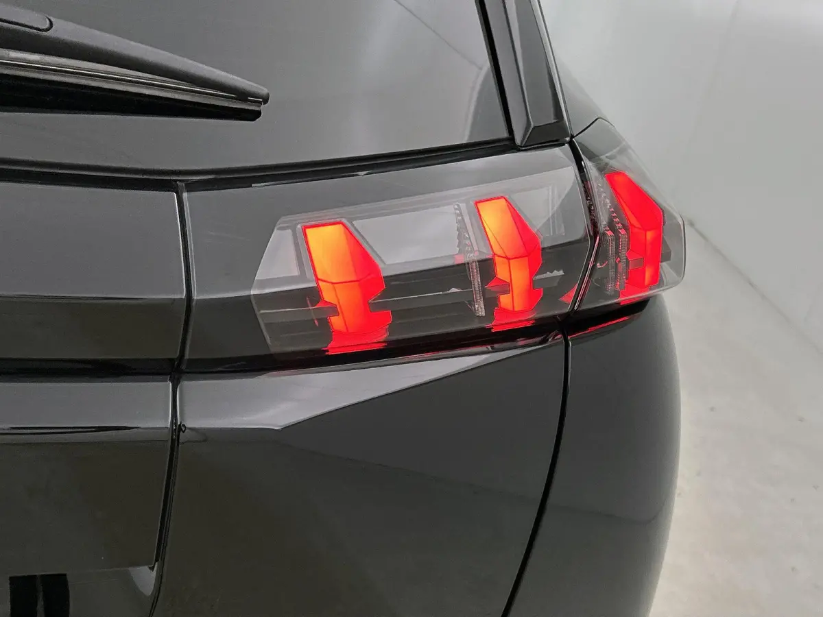 1.2 100pk Allure | Trekhaak | Apple Carplay/Android Auto | LMV 17" | Cruise Control | Climate Conrol | Parkeersensoren achter