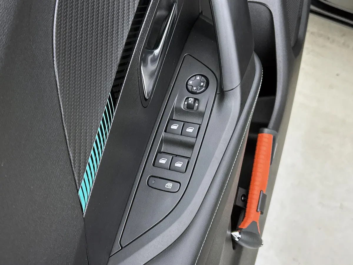 1.2 100pk Allure | Trekhaak | Apple Carplay/Android Auto | LMV 17" | Cruise Control | Climate Conrol | Parkeersensoren achter